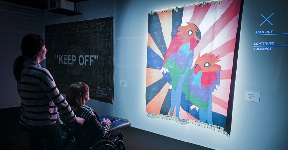 Obras de Virgil Abloh e Craig Green, da direita para a esquerda | Reprodução: IKEA